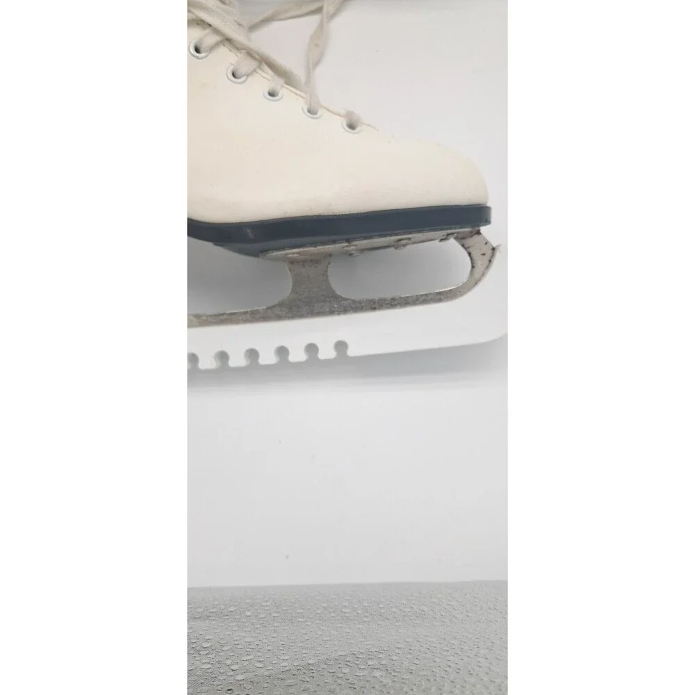CCM Champion Deluxe Skates Ladies Sz 11 Figure Ice Skates